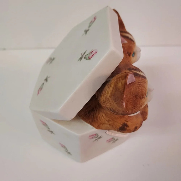 Vintage Ceramic Kittens in a Hat Box with String Music Box by Seymour Mann - Picture 5 of 10